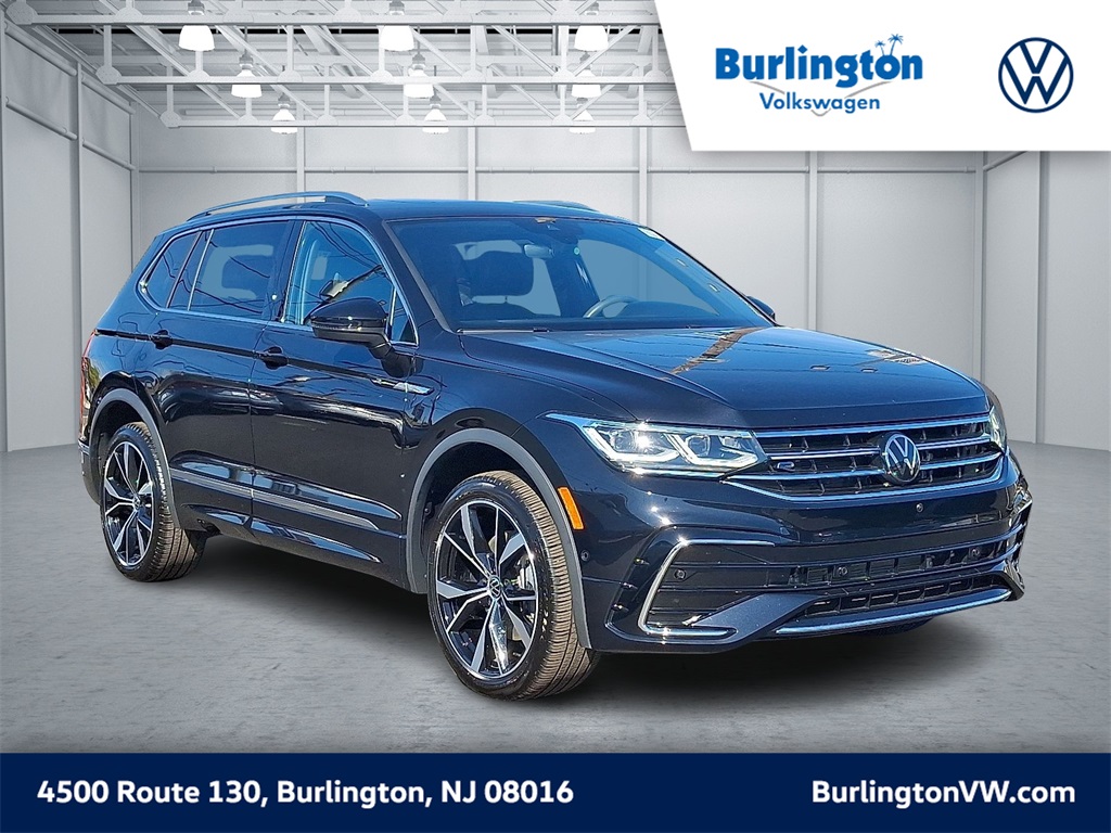 2023 Volkswagen Tiguan SEL R-LINE's photo