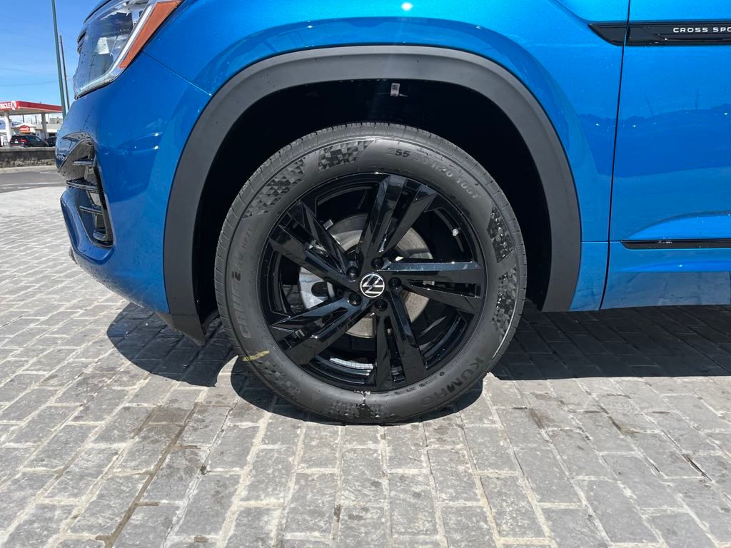 2025 Volkswagen Atlas Cross Sport SEL R-Line photo 24