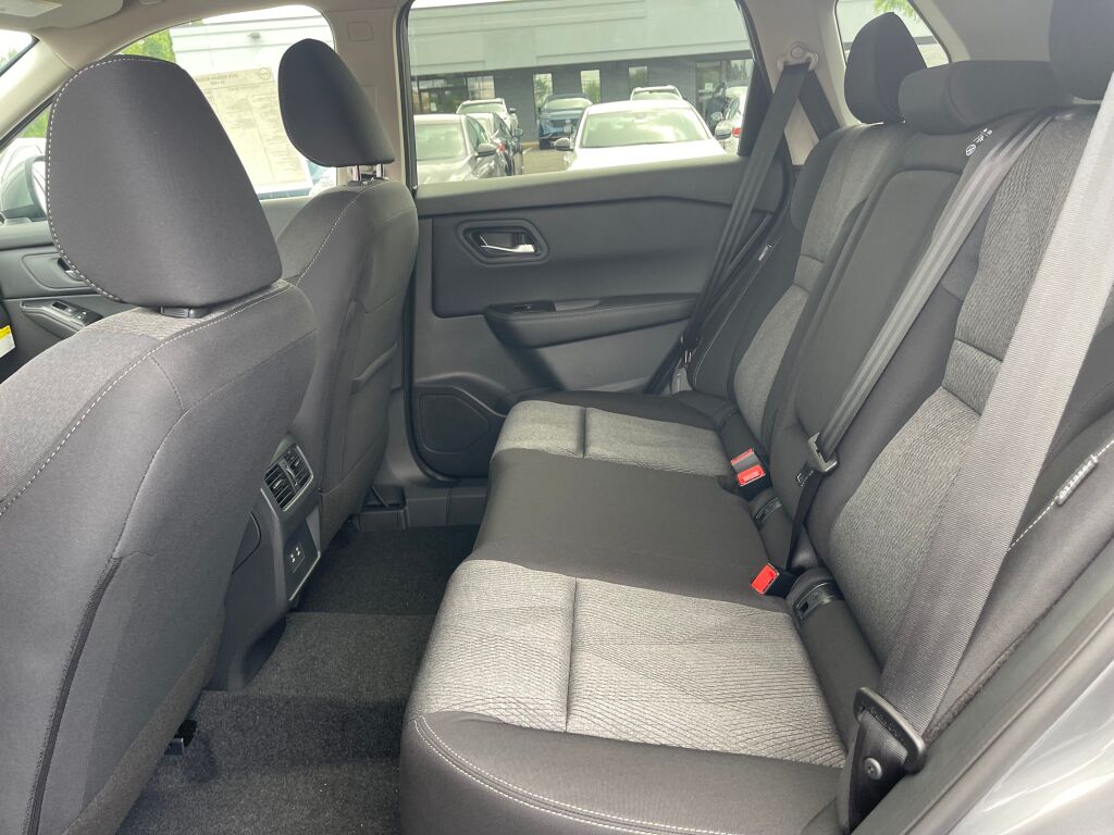 2026 Nissan Rogue SV photo 13