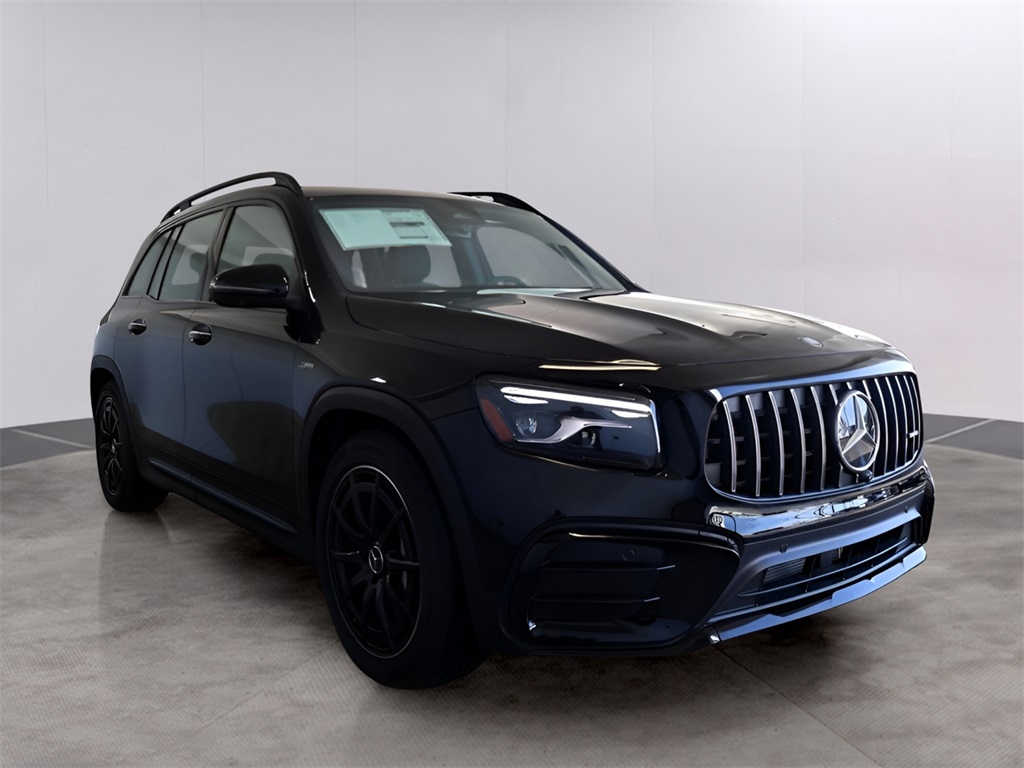 2025 Mercedes Benz GLB 35 AMG 4MATIC photo 3