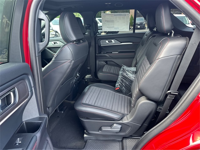 2025 Ford Explorer ST-Line photo 10