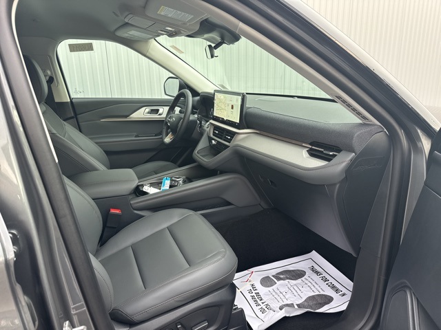 2026 Ford Explorer photo 2