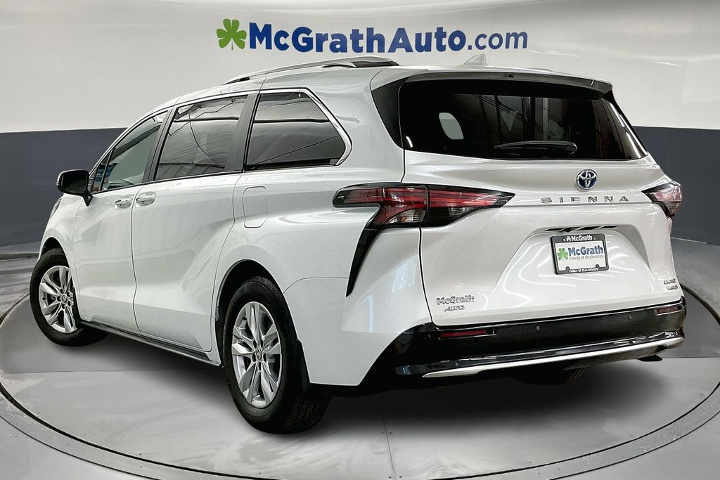 2022 Toyota Sienna Limited photo 3