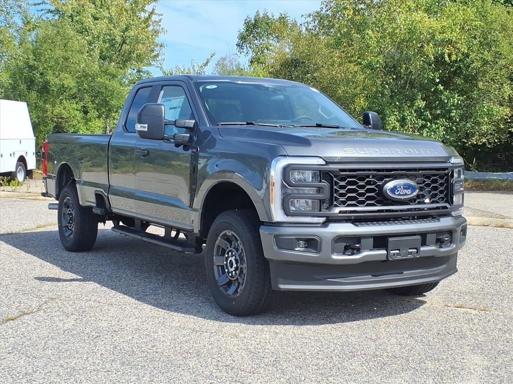 2026 Ford F-350 Super Duty XL's photo