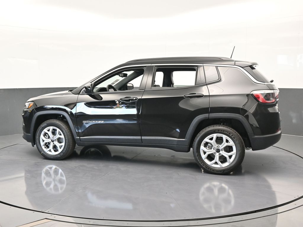 2025 Jeep Compass Latitude photo 3