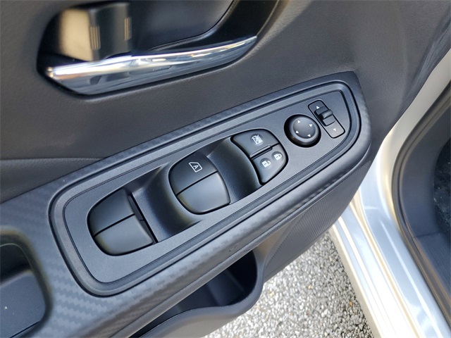 2025 Nissan Versa 1.6 SV photo 14
