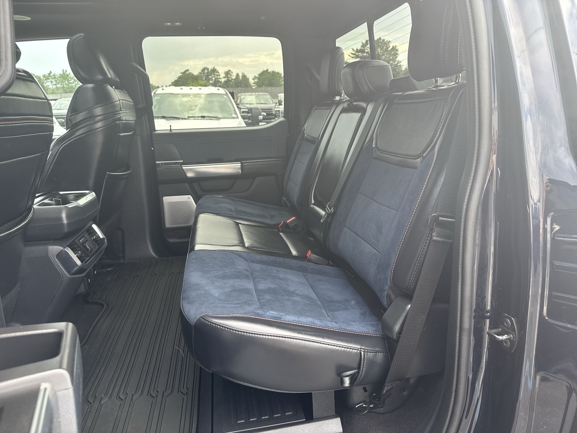 2023 Ford F-150 Raptor photo 3