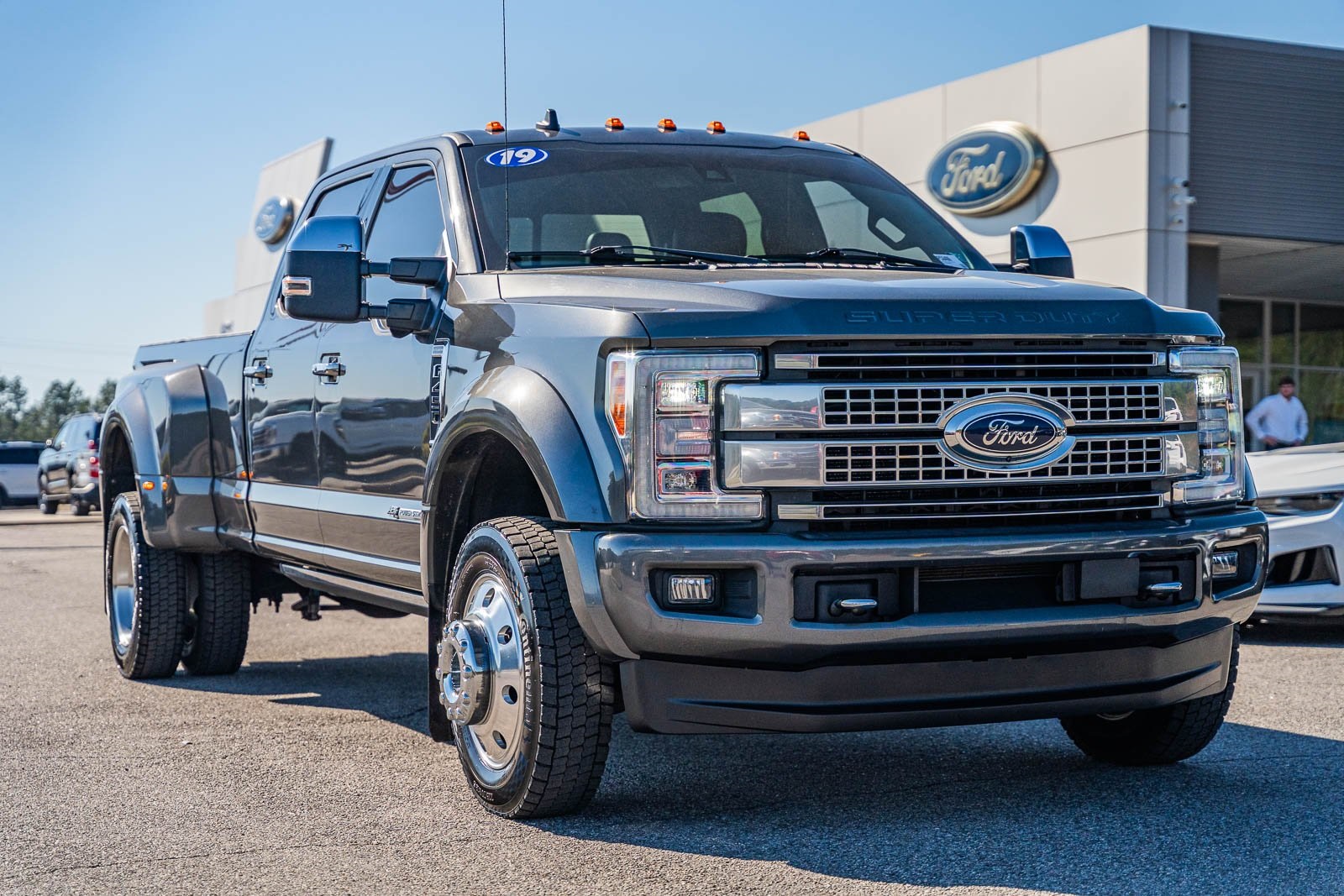 2019 Ford F-450 Super Duty Platinum's photo