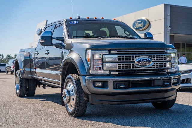 2019 Ford F-450 Super Duty Platinum's photo