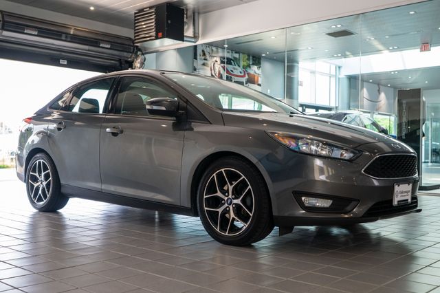 Used 2017 Gray Ford SEL image 1