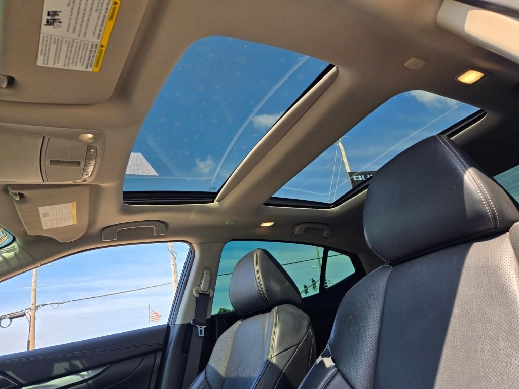 2017 Nissan Maxima SL photo 19