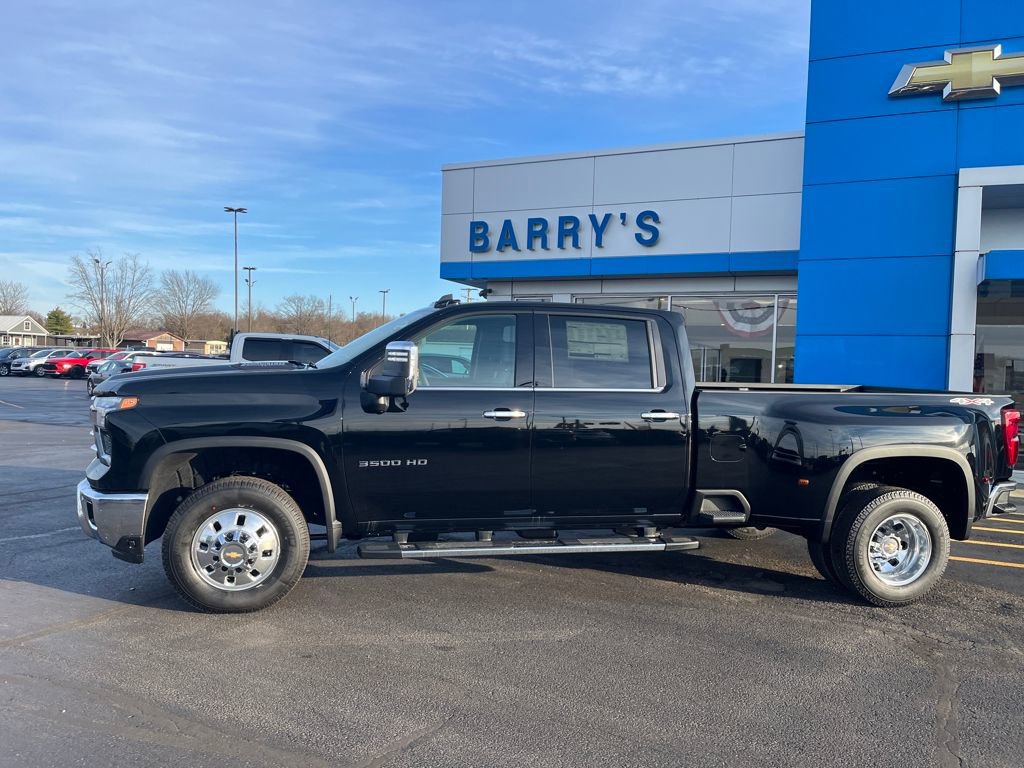 2026 Chevrolet Silverado 3500HD LTZ photo 2