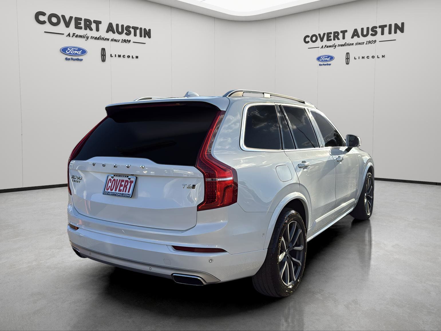 2019 Volvo XC90 T6 Momentum photo 4