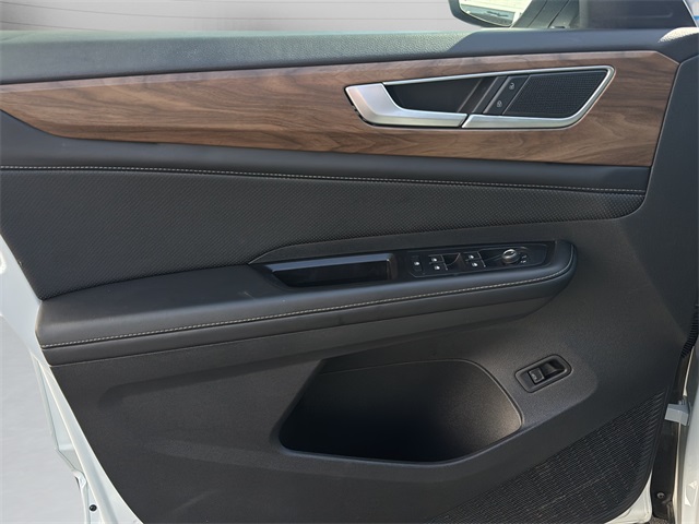 2024 Volkswagen Atlas SE Technology photo 8