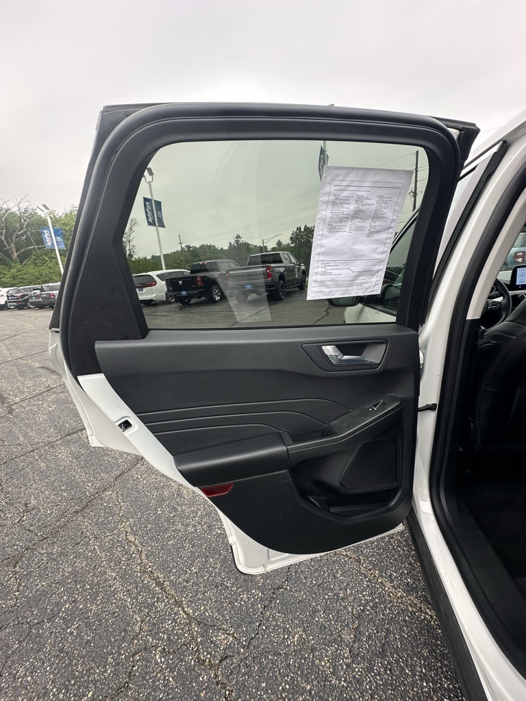 2022 Ford Escape SEL photo 10