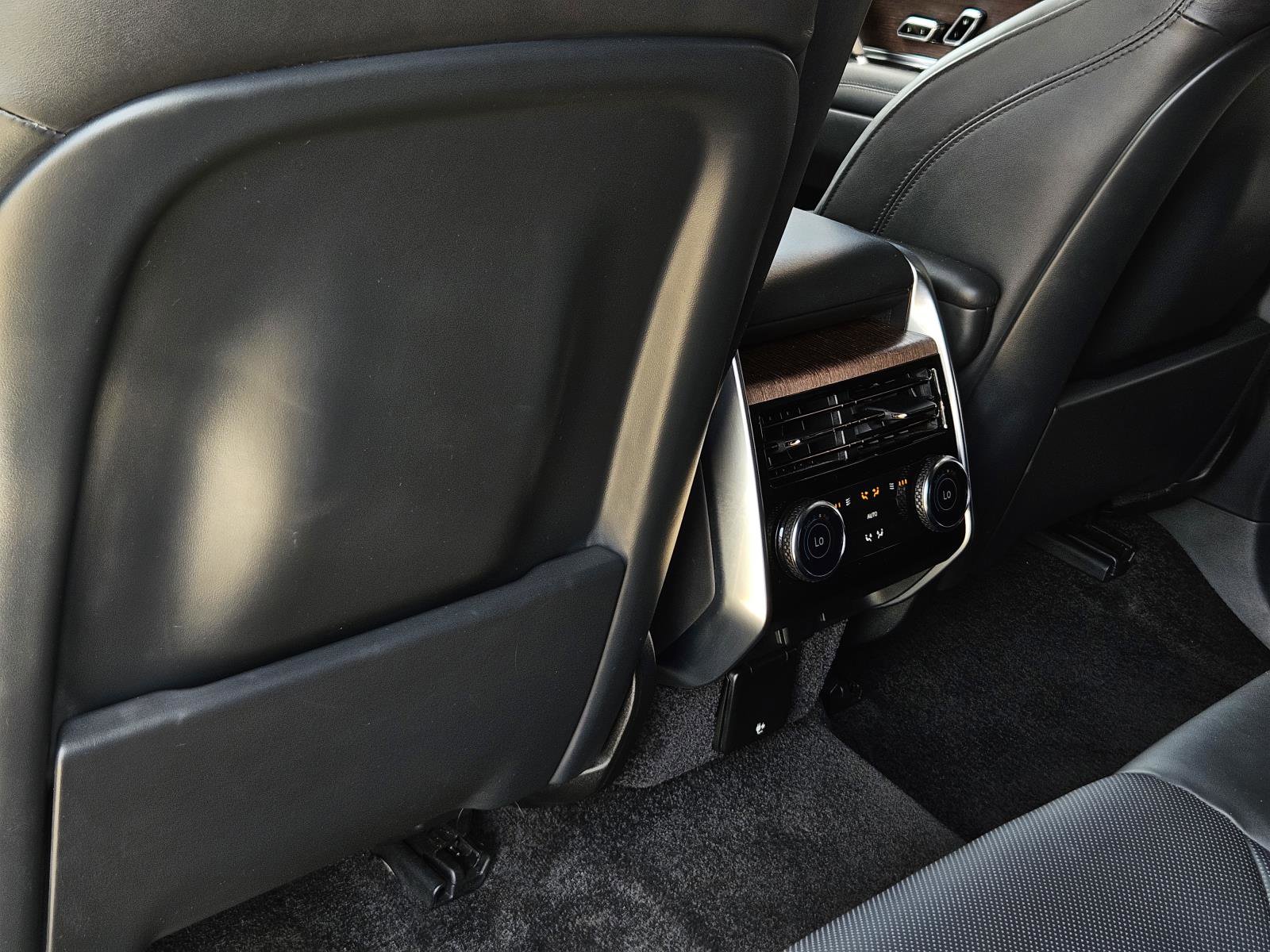 2023 Land Rover Range Rover SE photo 26