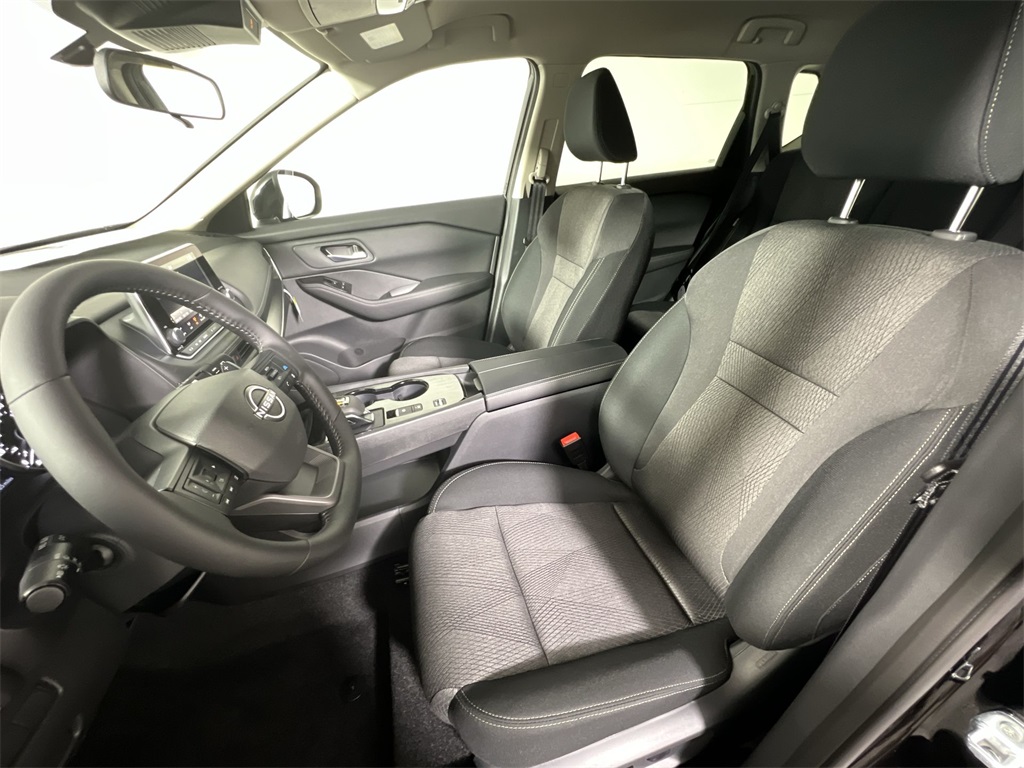 2026 Nissan Rogue SV photo 9