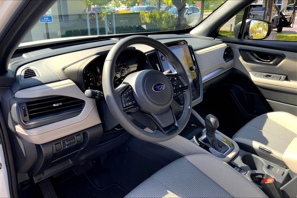 2025 Subaru Forester Premium Base photo 14