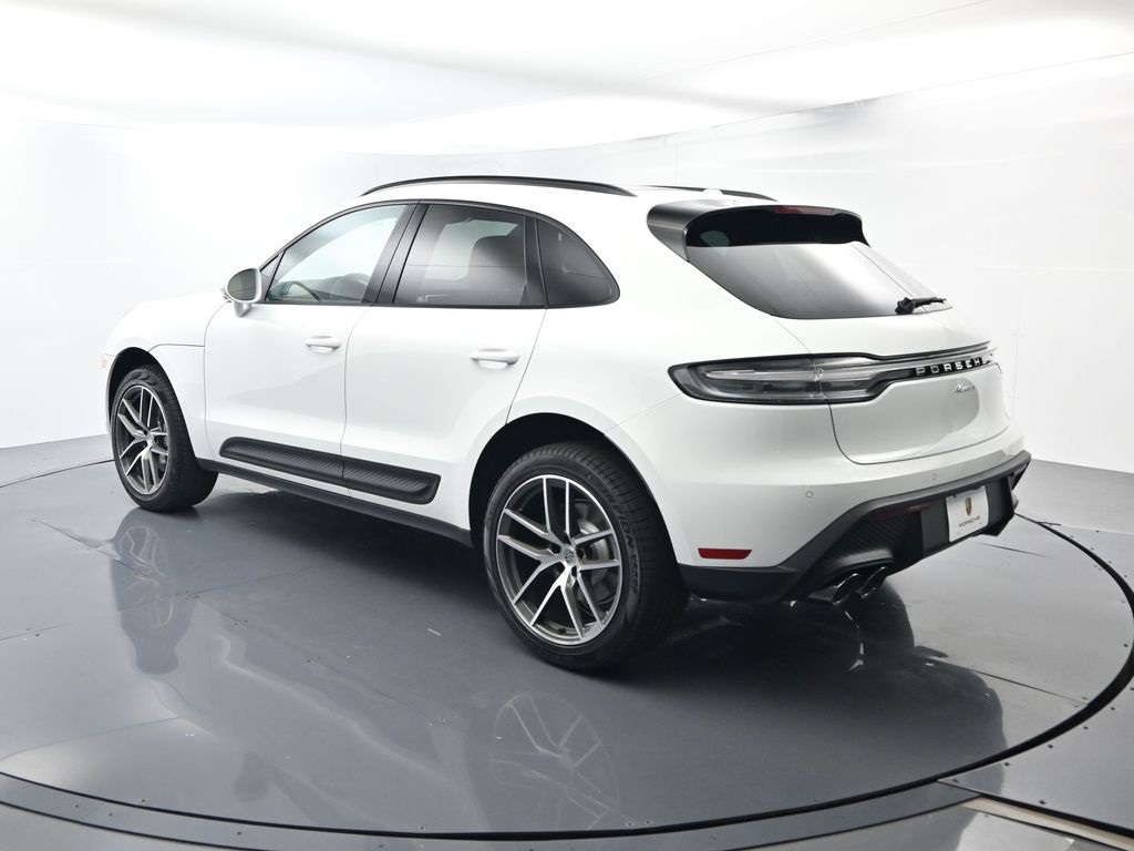 2026 Porsche Macan T photo 2