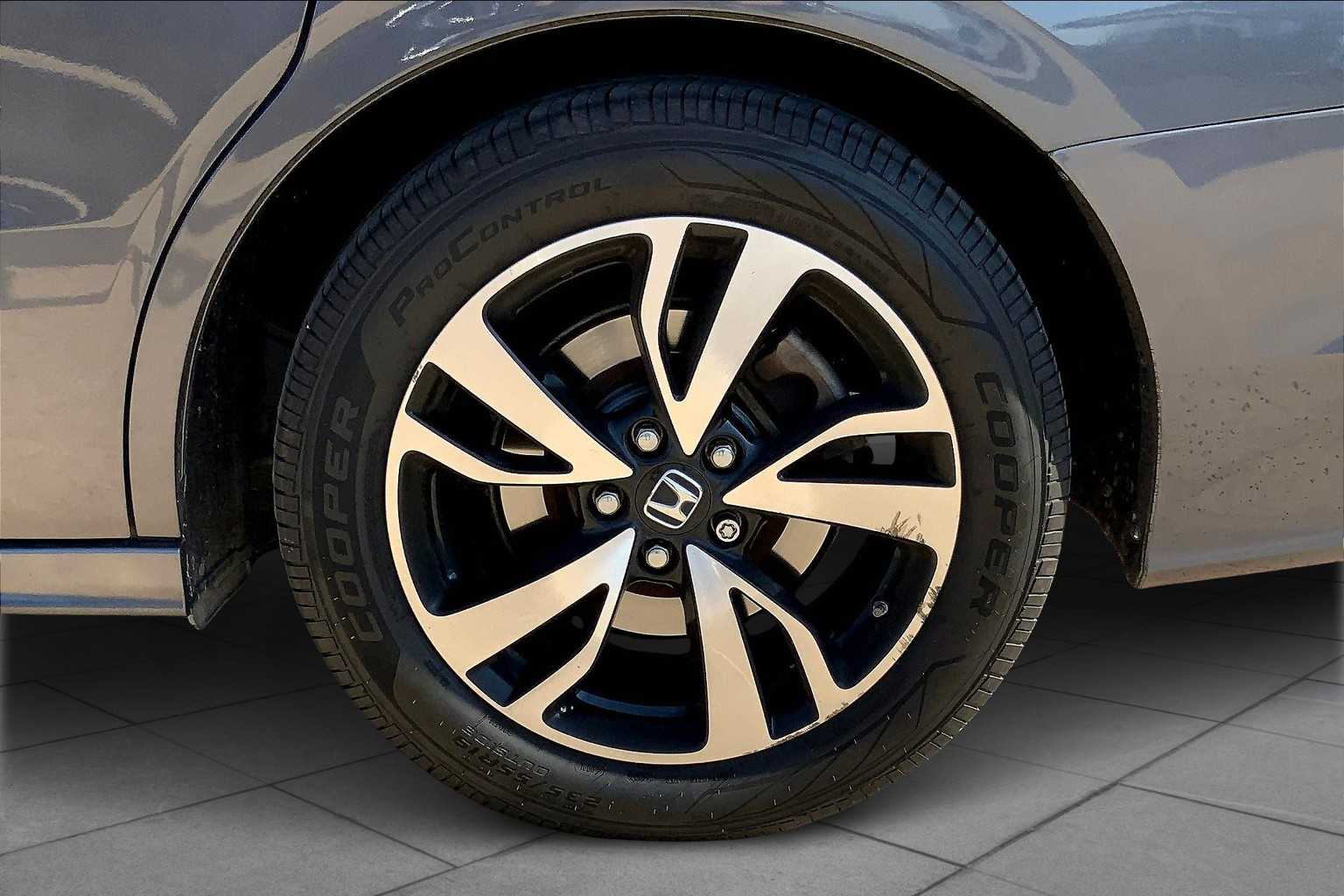 2018 Honda Odyssey Elite photo 9