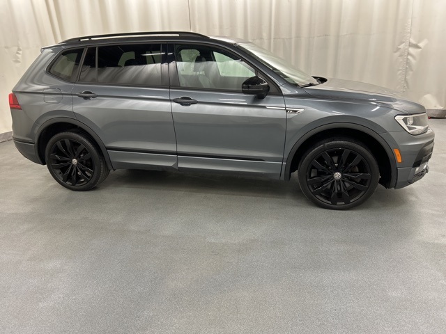 2020 Volkswagen Tiguan SE R-LINE BLACK's photo
