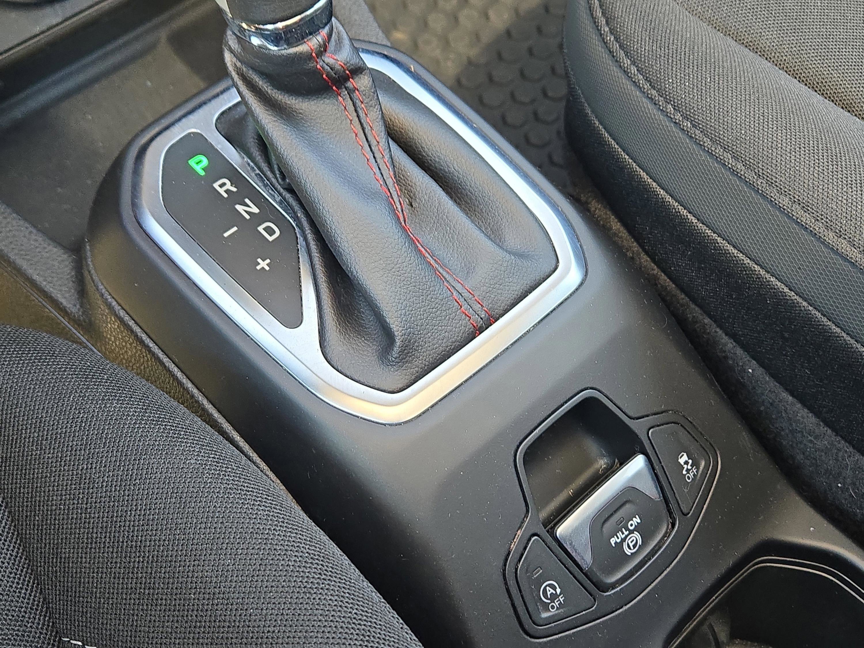 2023 Jeep Renegade Latitude Red Edition photo 20