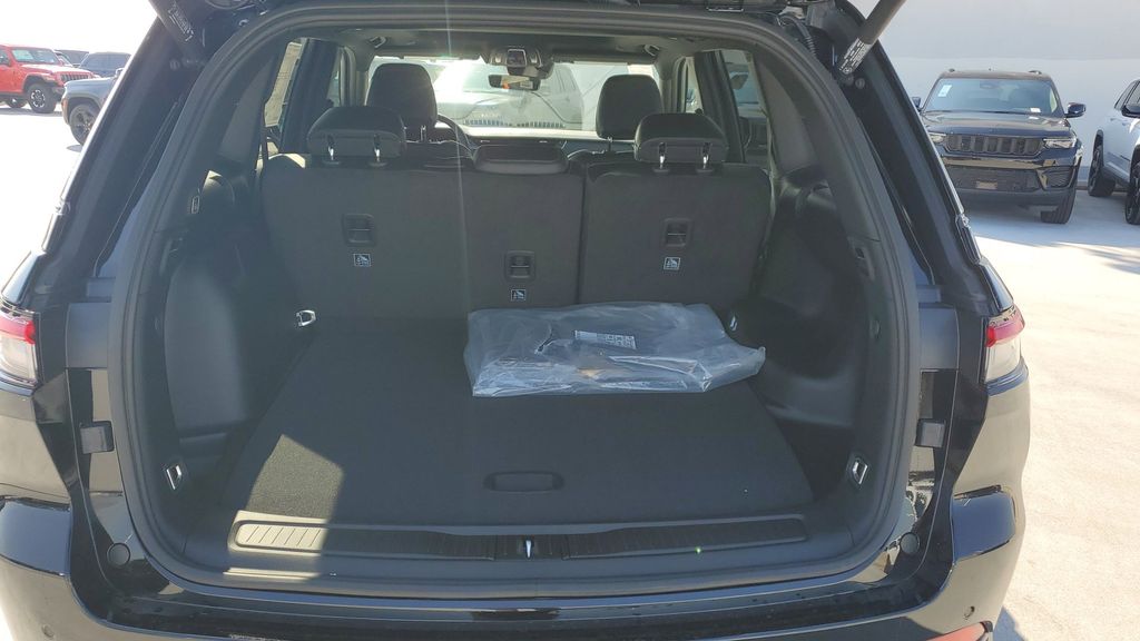 2025 Jeep Grand Cherokee Altitude X photo 3