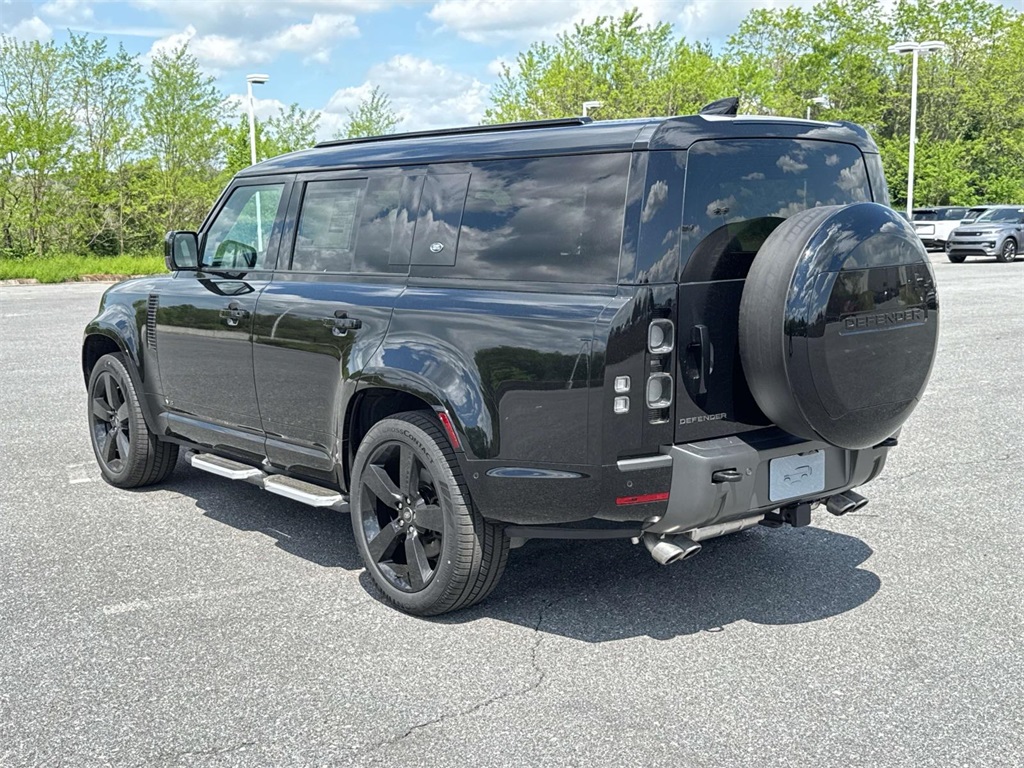 2024 Land Rover Defender V8 photo 6