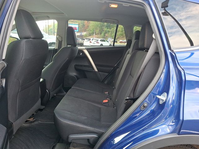 2015 Toyota RAV4 XLE photo 10