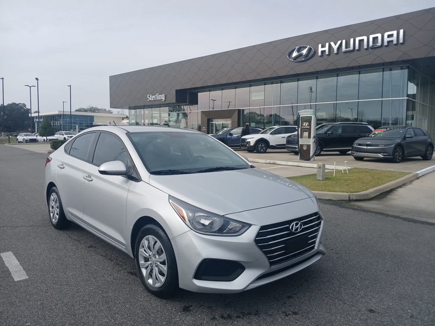 2022 Hyundai Accent SE's photo