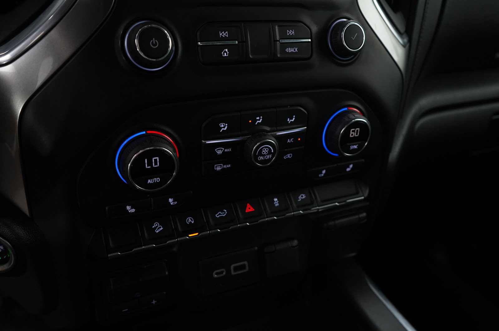 2021 Chevrolet Silverado RST photo 21