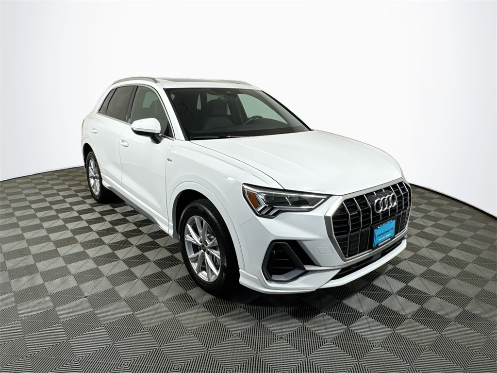 2023 Audi Q3 S line Premium photo 3