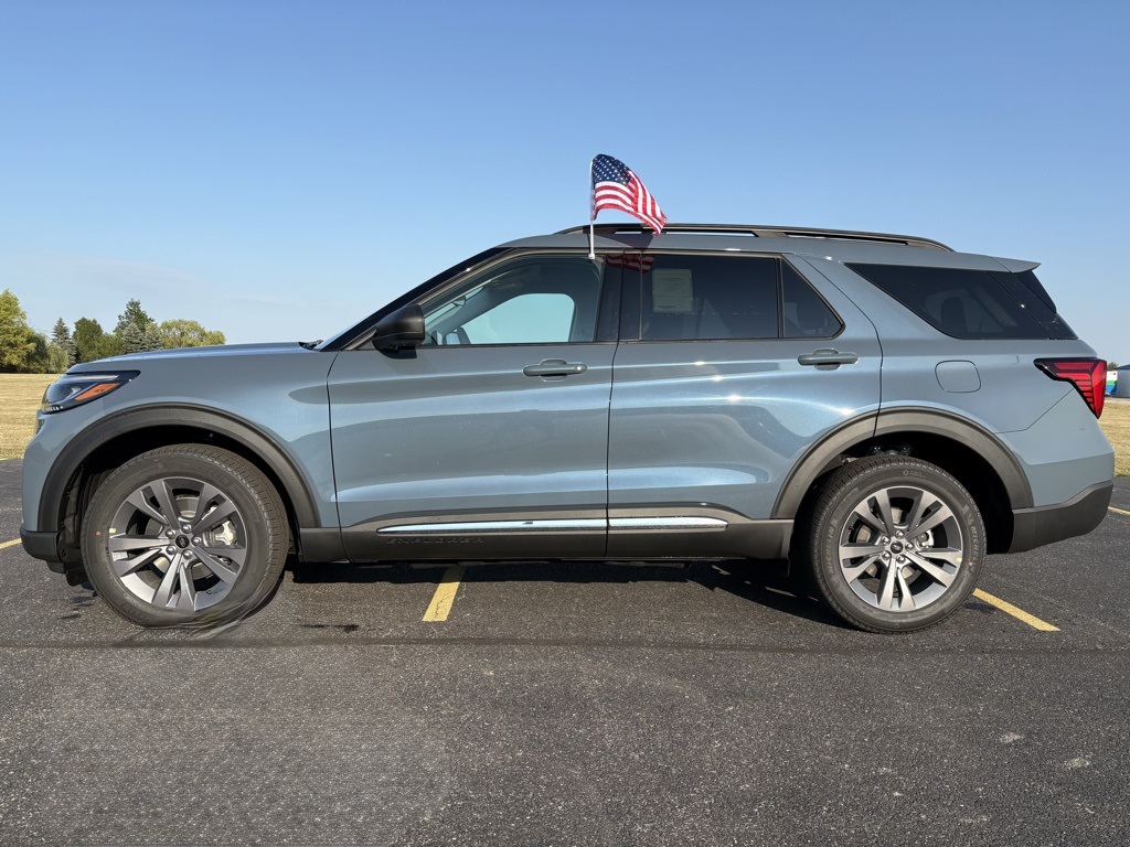 2025 Ford Explorer photo 7