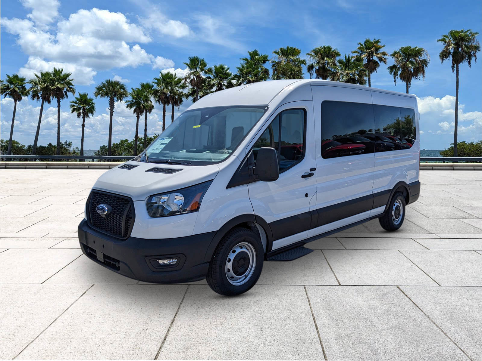 2024 Ford Transit Passenger XL photo 4