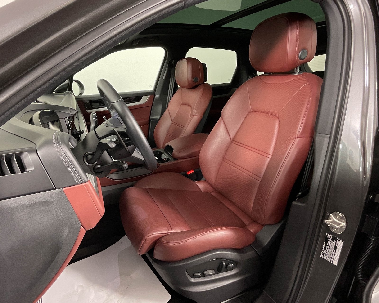 2024 Porsche Cayenne photo 5