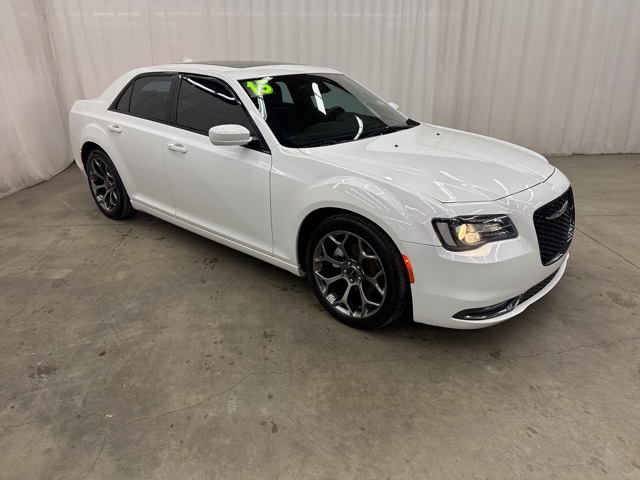 2015 Chrysler 300 S's photo
