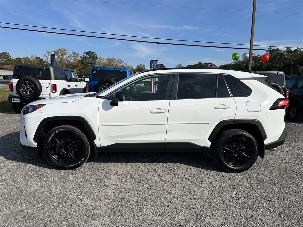 2019 Toyota RAV4 LE photo 4