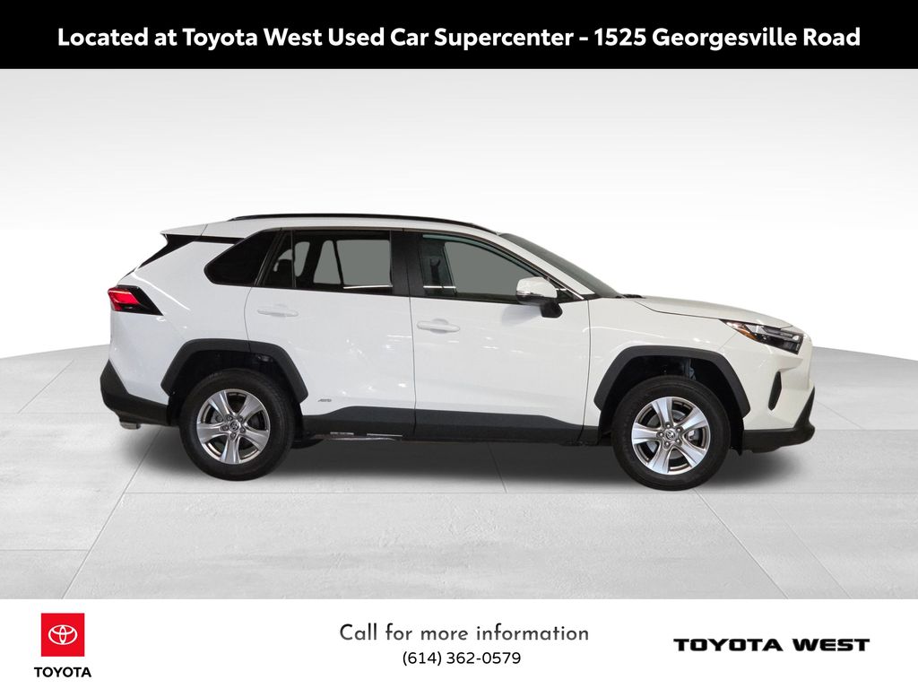 2023 Toyota RAV4 Hybrid XLE photo 4