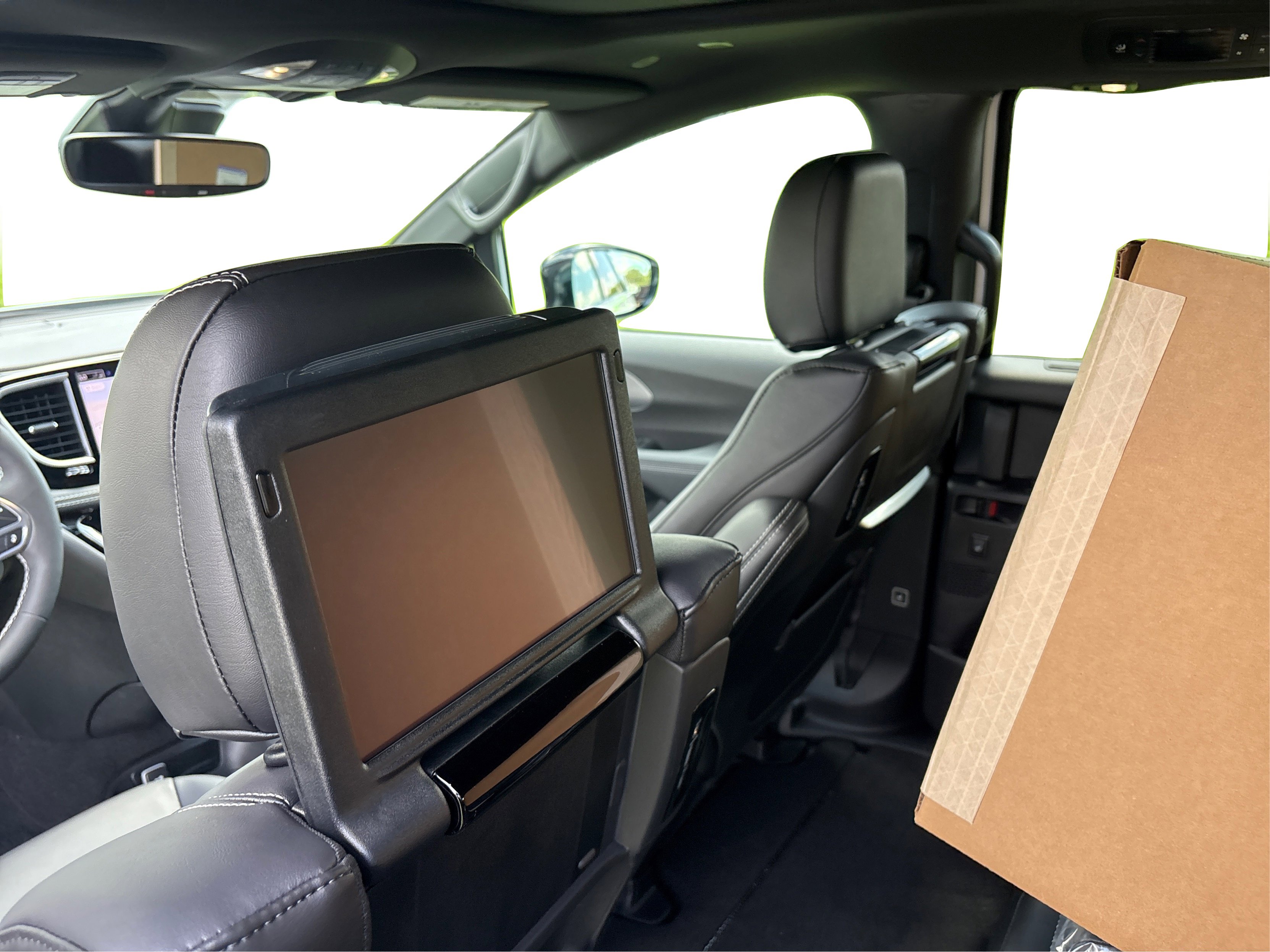 2025 Chrysler Pacifica photo 13