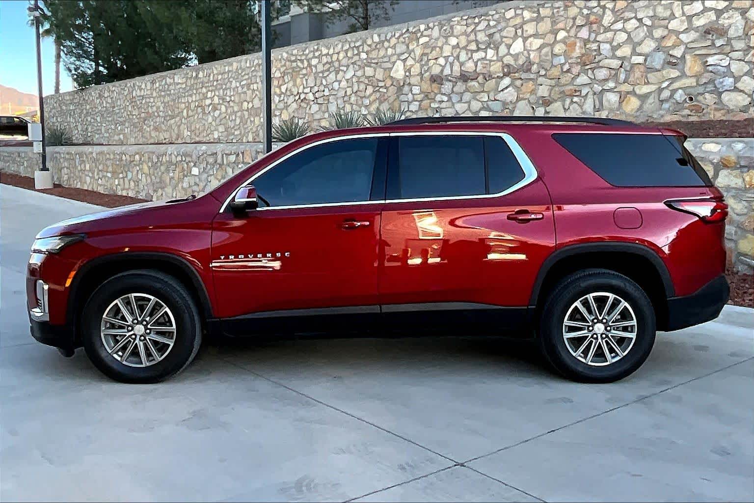 2023 Chevrolet Traverse Cloth photo 2