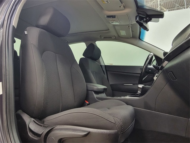 2019 Kia Optima LX photo 13