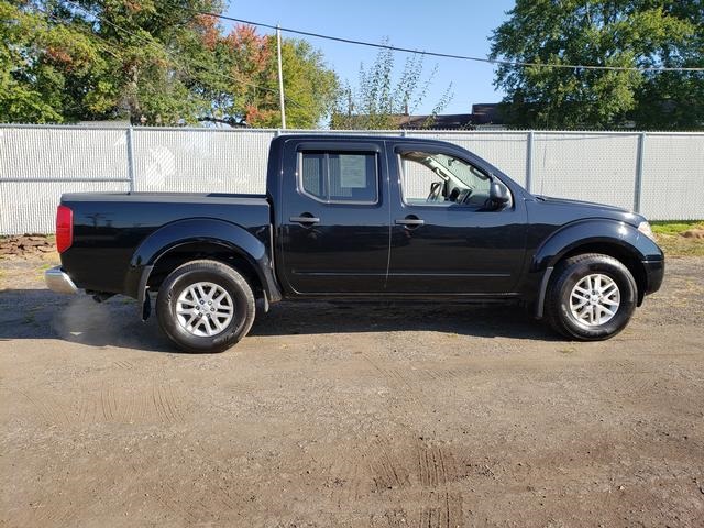 2014 Nissan Frontier SV Crew Cab photo 7