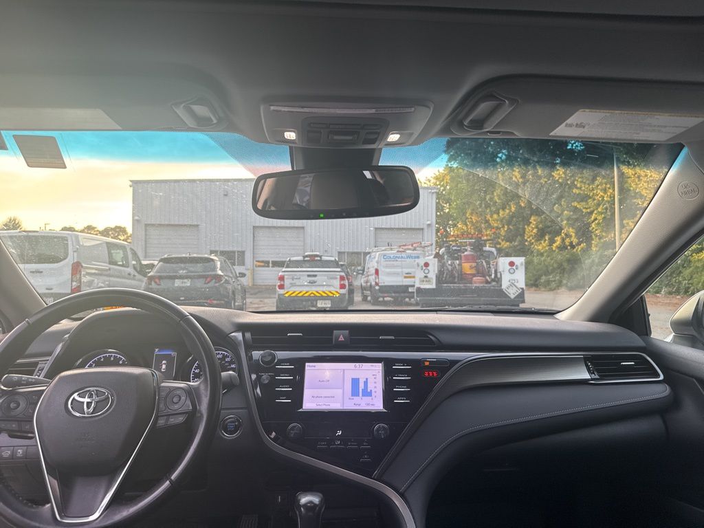 2019 Toyota Camry SE photo 17