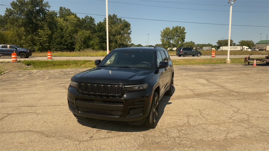 2023 Jeep Grand Cherokee Altitude photo 4