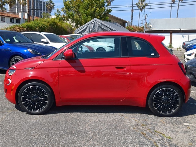 2024 Fiat 500e Red photo 4