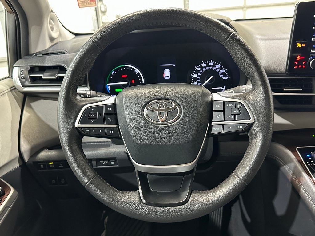 2024 Toyota Sienna XLE photo 16