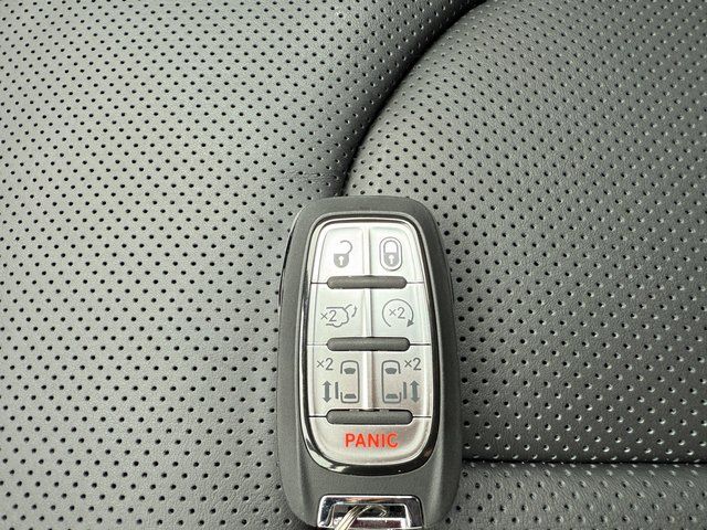 2026 Chrysler Pacifica Limited photo 7