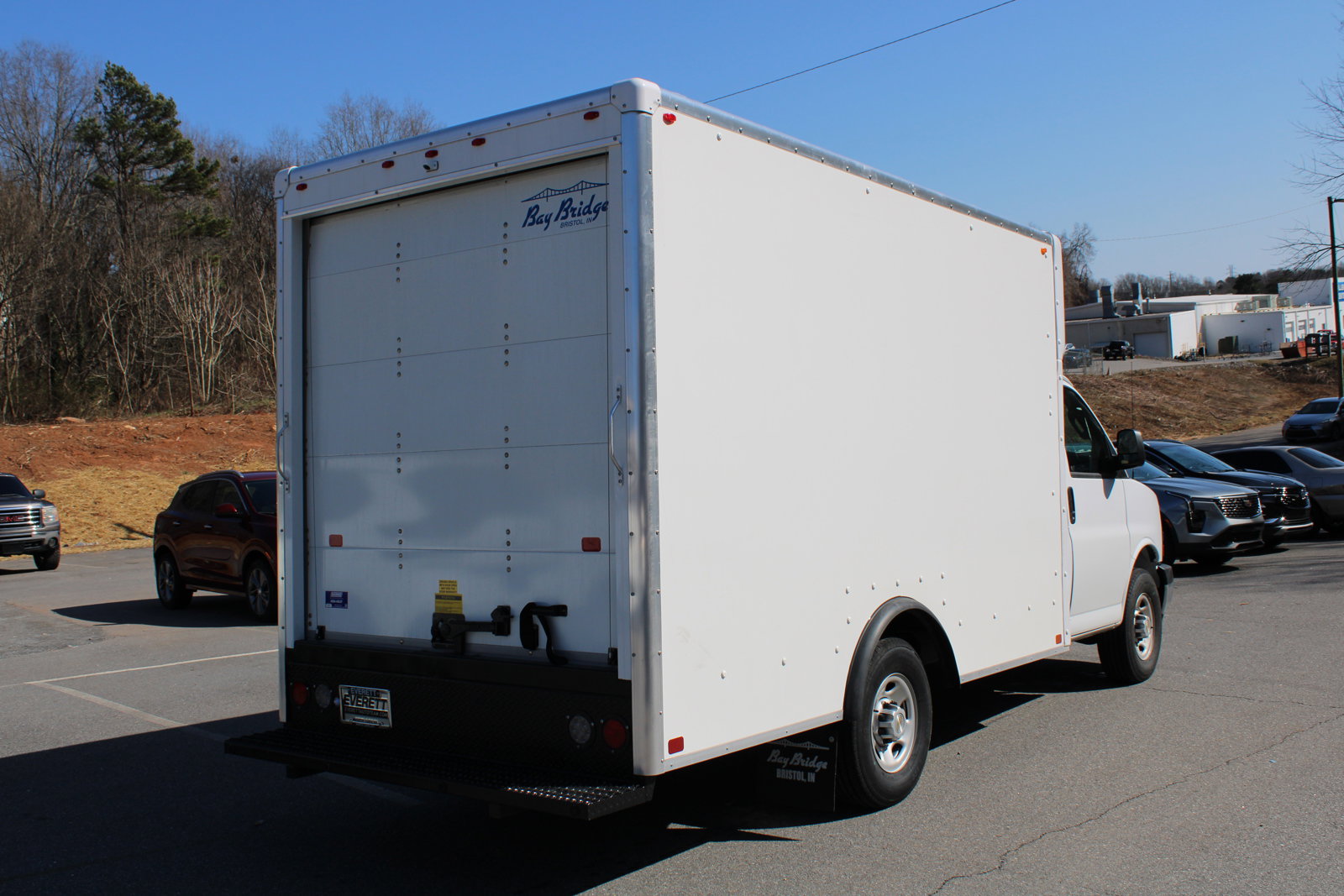 2024 Chevrolet Express Cutaway 3500 photo 4