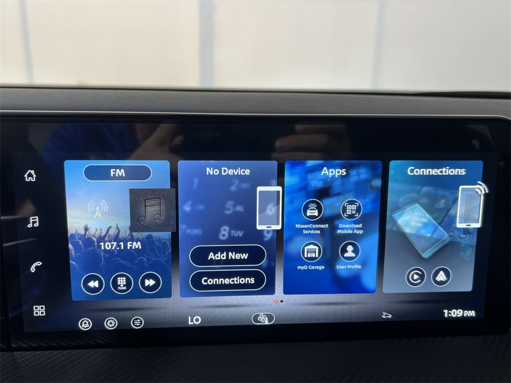 2026 Nissan Kicks SR photo 11
