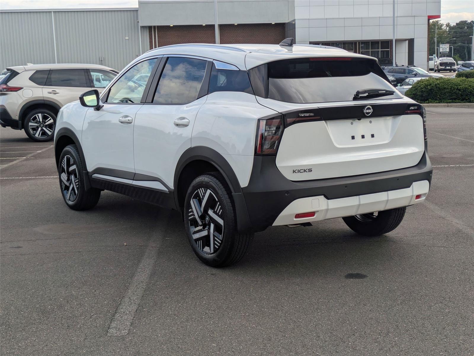 2026 Nissan Kicks SV photo 6